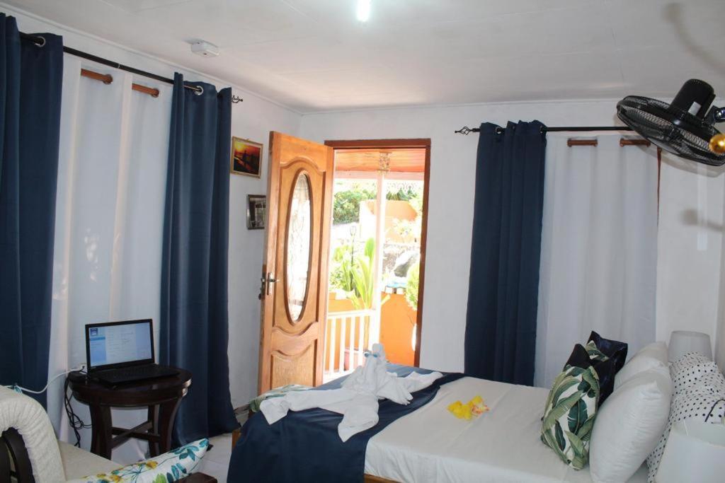 My Corner Guest House 빅토리아 외부 사진